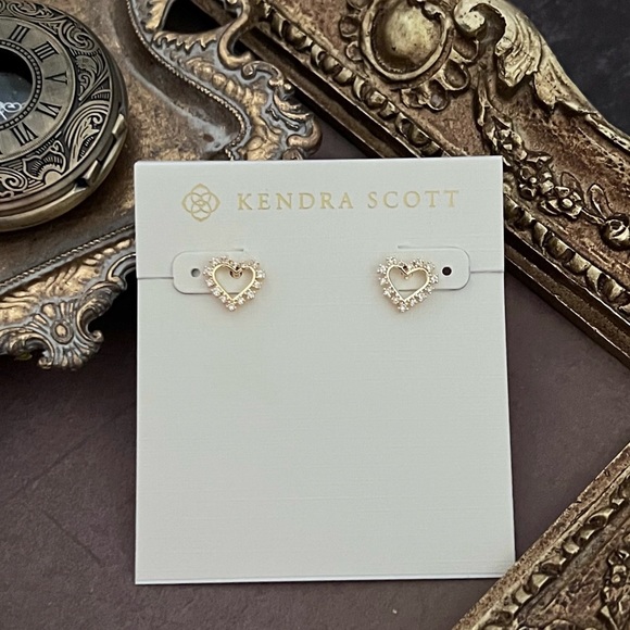 KENDRA SCOTT • Gold Ari Heart White Crystal Earrings - Picture 3 of 4